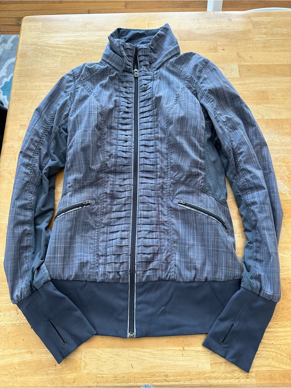 Lululemon jacket size 4